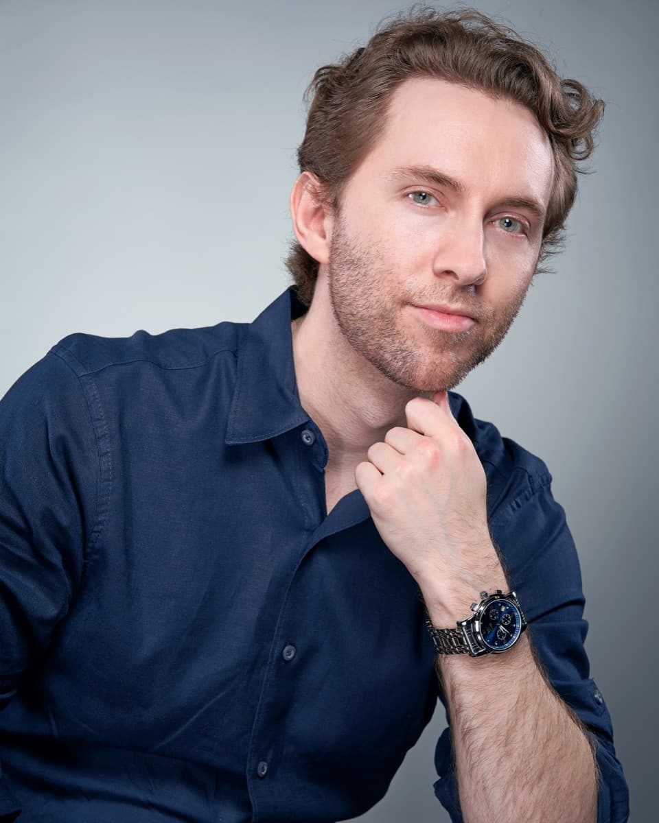 Professional executive portrait by Lucid Foto